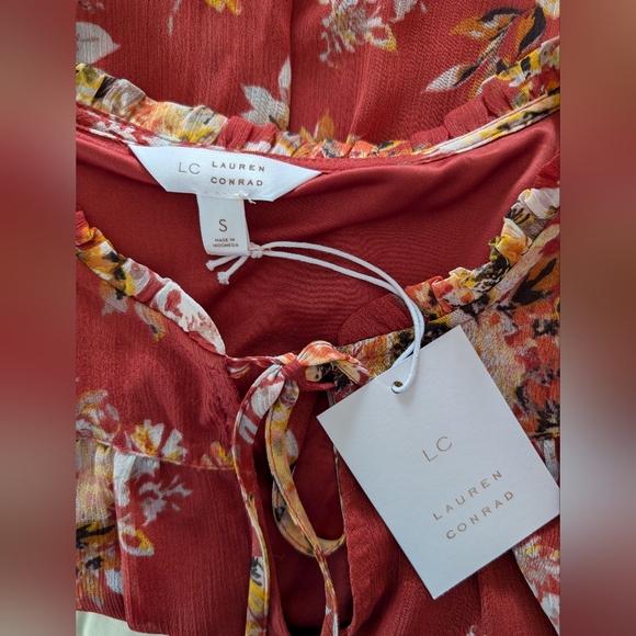 LC Lauren Conrad Floral & Feminine Top - Picture 4 of 5